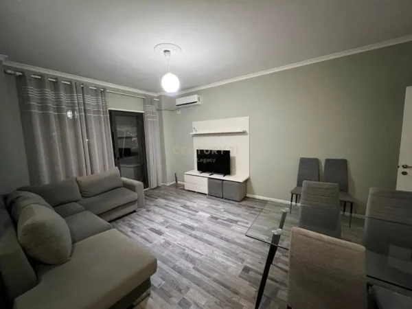 Tirane, jepet me qera apartament 2+1+Ballkon Kati 2, 85 m² 550 € (Legacy126858)