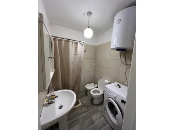 Tirane, jepet me qera apartament 2+1+Ballkon Kati 2, 85 m² 550 € (Legacy126858)