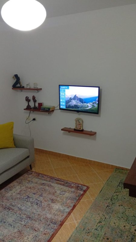 Jepet me Qera Apartament 1+1 ne Brryl, afer Maternitetit të Ri,  ,  60 m² 380 €URO
