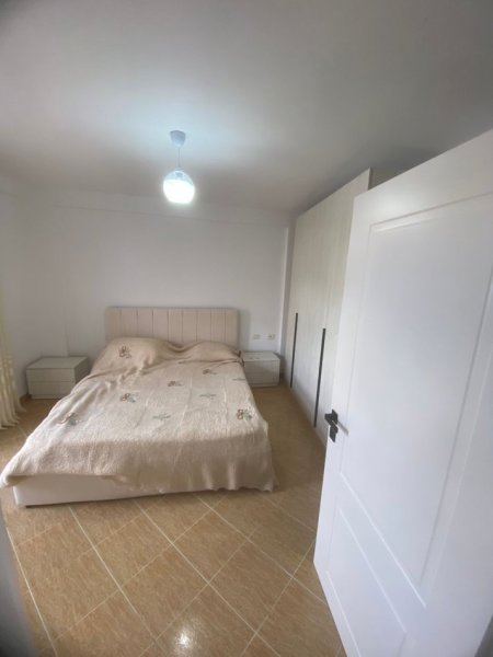 Jepet me Qera Apartament 1+1 ne Brryl, afer Maternitetit të Ri,  ,  60 m² 380 €URO