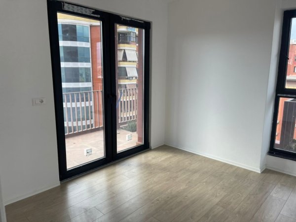 Tirane, jepet me qera ambjent biznesi Kati 4, 125 m² 850 € (21 Dhjetori)