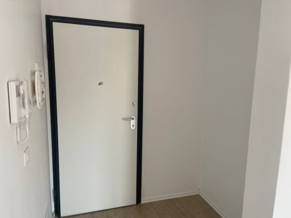 Tirane, jepet me qera ambjent biznesi Kati 4, 125 m² 850 € (21 Dhjetori)