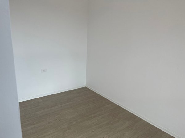 Tirane, jepet me qera ambjent biznesi Kati 4, 125 m² 850 € (21 Dhjetori)