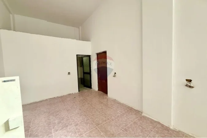 Tirane, jepet me qera magazine Kati 0, 200 m² 1.500 € (Rruga Bill Klinton Komuna e Parisit, Tiranë)