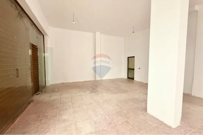 Tirane, jepet me qera magazine Kati 0, 200 m² 1.500 € (Rruga Bill Klinton Komuna e Parisit, Tiranë)