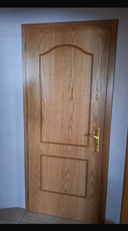 Tirane, Shitet dere e brendeshme