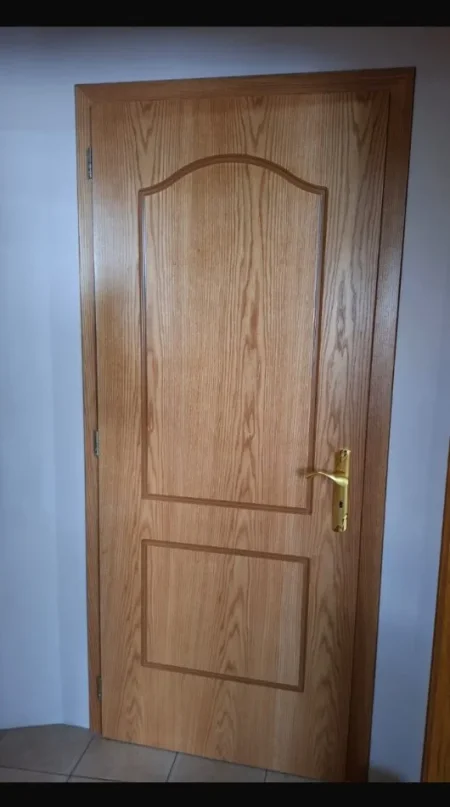 Tirane, Shitet dere e brendeshme