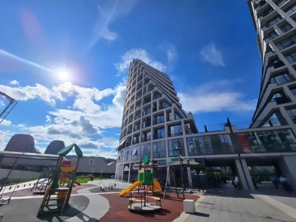 Tirane, shitet dyqan Kati 0, 193 m² (LAKE VIEW LIQENI)