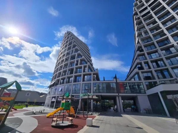 Tirane, shitet dyqan Kati 0, 193 m² (LAKE VIEW LIQENI)