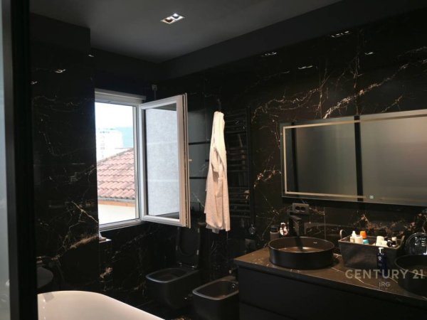 Tirane, shitet apartament 2+1+Ballkon Kati 3, 157 m² 450.000 € 