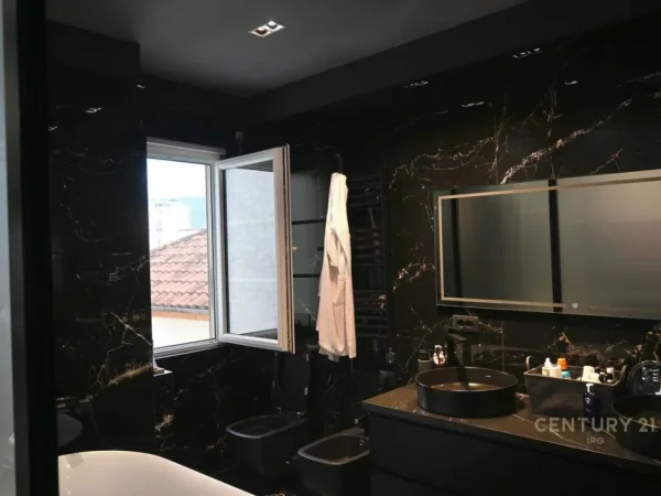 Tirane, shitet apartament 2+1+Ballkon Kati 3, 157 m² 450.000 € 