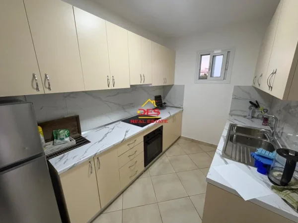 Vlore, jepet me qera shtepi 2+1+Ballkon Kati 0, 250 m² 500 € (Rruga Gjergj Kastrioti)