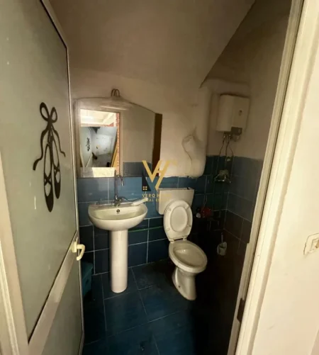 Tirane, jepet me qera ambjent biznesi Kati -1, 150 m² 700 € (JOENA, 21 DHJETORI)