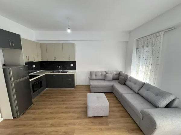 Tirane, jepet me qera apartament 1+1 Kati 2, 400 € 
