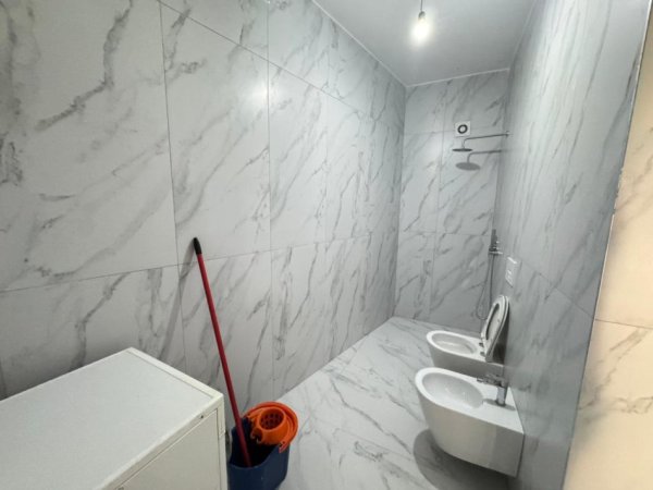 Tirane, jepet me qera apartament 1+1 Kati 2, 400 € 