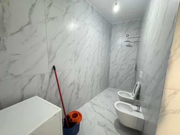 Tirane, jepet me qera apartament 1+1 Kati 2, 400 € 