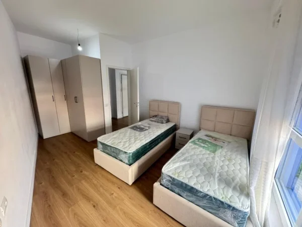 Tirane, jepet me qera apartament 1+1 Kati 2, 400 € 