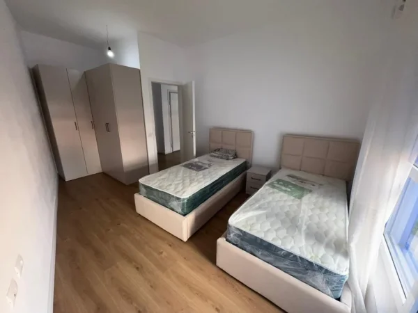 Tirane, jepet me qera apartament 1+1 Kati 2, 400 € 