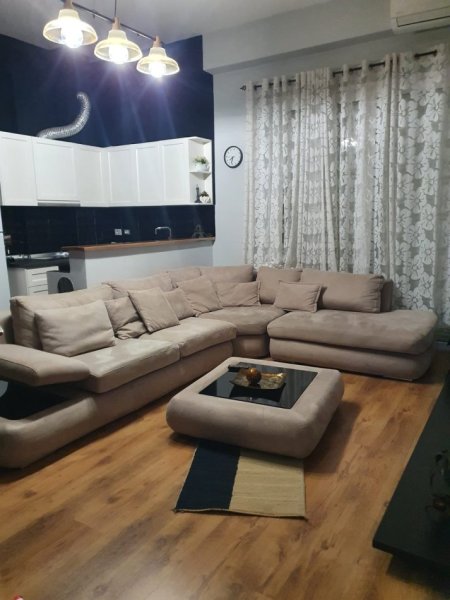 Tirane, shitet apartament 2+1 Kati 2, 145.000 € 