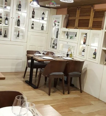 Tirane, jepet me qera bar-resorant Kati 0, 157 m² 2.000 € (prane gjimnazit Qemal Stafa)