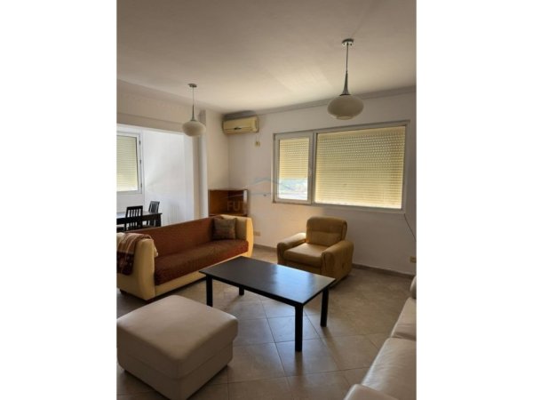Tirane, jepet me qera apartament 2+1 Kati 2, 90 m² 500 € (Rruga e Kavajës)