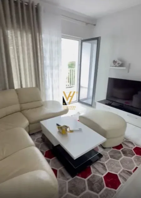 Tirane, jepet me qera apartament 1+1+Ballkon Kati 4, 70 m² 650 € (ZOGU I ZJ)