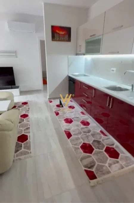 Tirane, jepet me qera apartament 1+1+Ballkon Kati 4, 70 m² 650 € (ZOGU I ZJ)