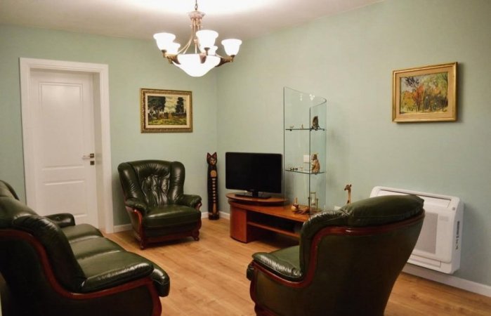 Tirane, jepet me qera apartament 2+1+Ballkon Kati 4, 100 m² 800 € (21 Dhjetori/Rr.Naim Frasheri)