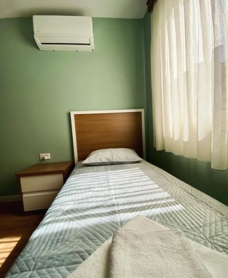 Tirane, jepet me qera apartament 2+1+Ballkon Kati 4, 100 m² 800 € (21 Dhjetori/Rr.Naim Frasheri)