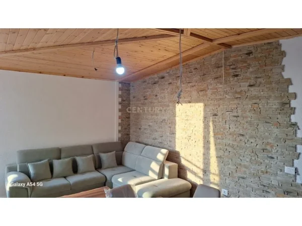 Tirane, jepet me qera apartament duplex 2+1+Aneks+Ballkon Kati 8, 121 m² 600 € (Shkoze)