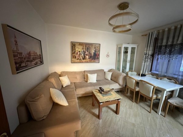 Tirane, jepet me qera apartament 1+1 Kati 2, 60 m² 500 € (Mine Peza)