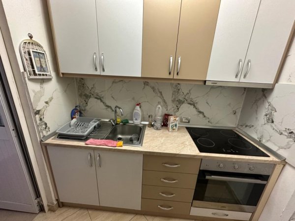 Tirane, jepet me qera apartament 1+1 Kati 2, 60 m² 500 € (Mine Peza)