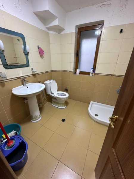 Tirane, jepet me qera apartament 1+1 Kati 2, 60 m² 500 € (Mine Peza)