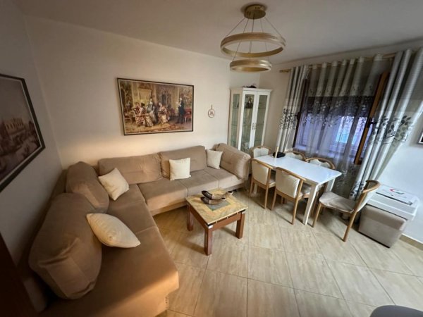 Tirane, jepet me qera apartament 1+1 Kati 2, 60 m² 500 € (Mine Peza)