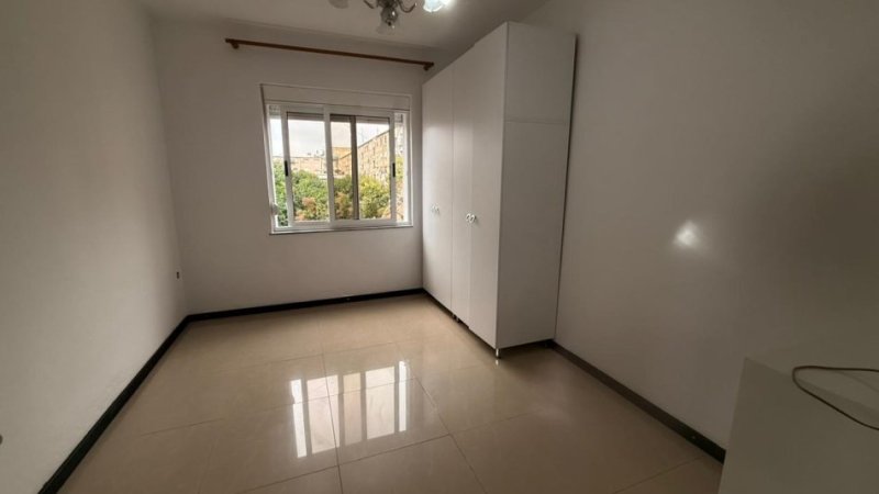 Tirane, jepet me qera apartament 2+1 , 80 m² 500 € (Rruga e Kavajes)