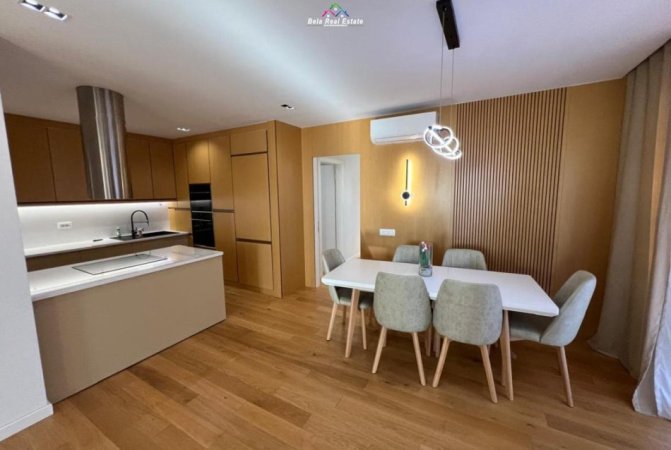 Tirane, jepet me qera apartament 3+1+Ballkon Kati 10, 210 m² 1.000 € (Future Home Residence)