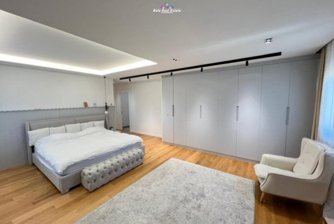 Tirane, jepet me qera apartament 3+1+Ballkon Kati 10, 210 m² 1.000 € (Future Home Residence)
