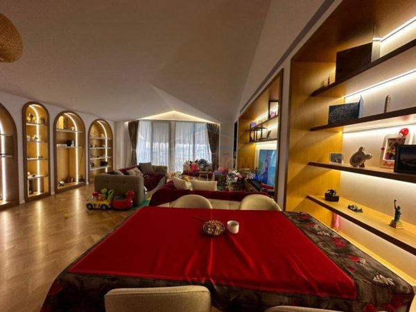 Tirane, jap me qera apartament 2+1 Kati 3, 215 m² 1.800 € (Liqeni i Thate)