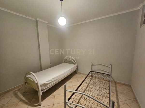 Tirane, jepet me qera apartament 2+1+Ballkon Kati 2, 80 m² 450 € (RRUGA 5-MAJI)