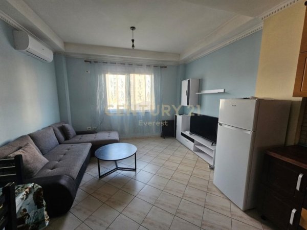 Tirane, jepet me qera apartament 2+1+Ballkon Kati 2, 80 m² 450 € (RRUGA 5-MAJI)