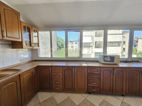 Tirane, shitet apartament 2+1+Ballkon Kati 2, 68 m² 130.000 € (RRUGA ALI VISHA)