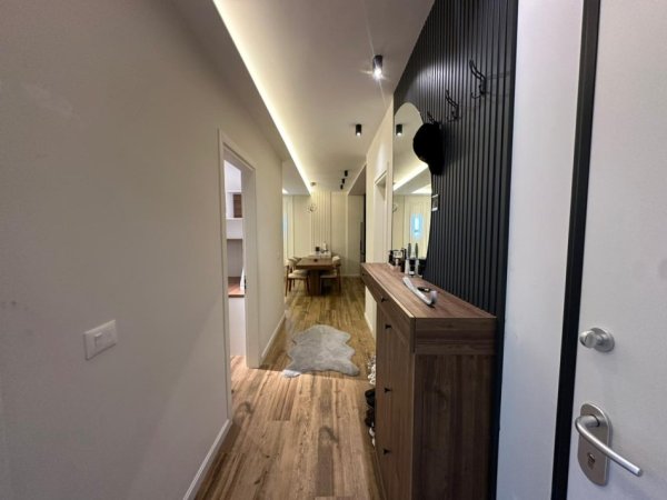 Tirane, jepet me qera apartament 2+1+Ballkon Kati 5, 115 m² (Kompleksi Trio Towers, Don Bosko)