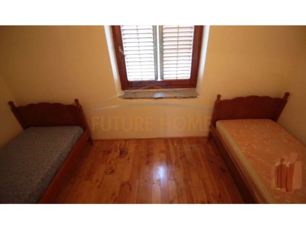 Korce, shitet Vile 3+1 , 240 m² 250.000 € (Voskopoje)