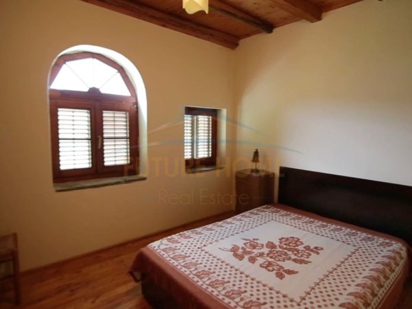 Korce, shitet Vile 3+1 , 240 m² 250.000 € (Voskopoje)