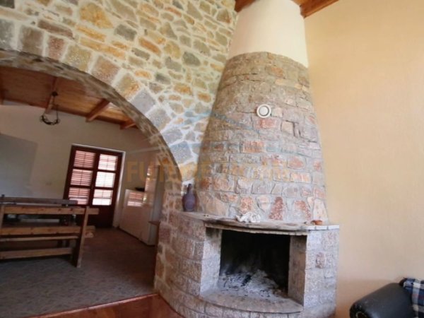 Korce, shitet Vile 3+1 , 240 m² 250.000 € (Voskopoje)