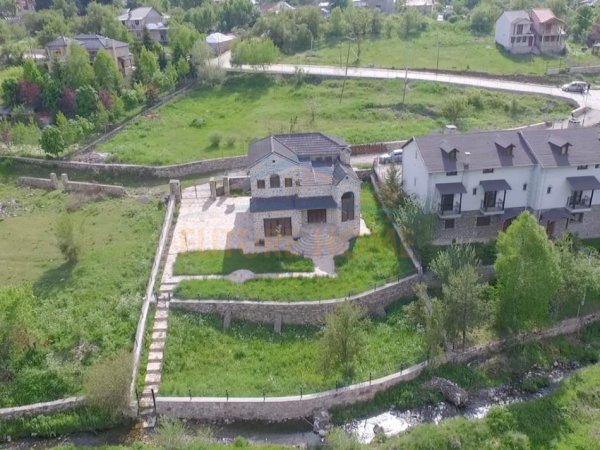 Korce, shitet Vile 3+1 , 240 m² 250.000 € (Voskopoje)