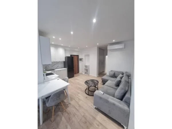 Tirane, jepet me qera apartament 2+1+Ballkon Kati 3, 140 m² 650 € (Select126864)