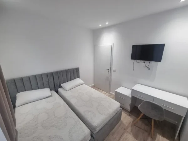 Tirane, jepet me qera apartament 2+1+Ballkon Kati 3, 140 m² 650 € (Select126864)