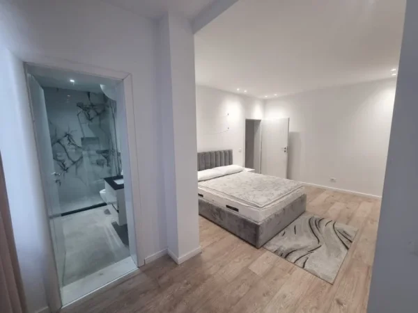 Tirane, jepet me qera apartament 2+1+Ballkon Kati 3, 140 m² 650 € (Select126864)