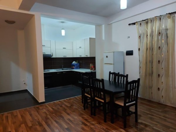 Tirane, jepet me qera apartament 1+1 Kati 1, 40.000 € (Rruga Artan Lenja)
